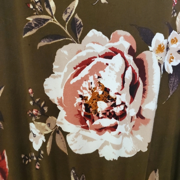 WREN AND IVORY Wrap Dress - Picture 2 of 4